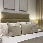 Apartment 30 Mins From Central London