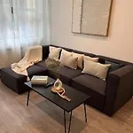 Apartment 30 Mins From Central London