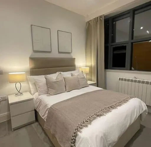 Apartment 30 Mins From Central London