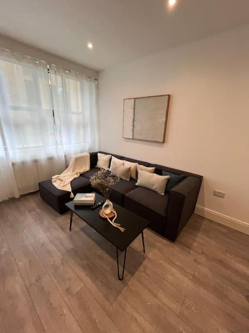 Apartment 30 Mins From London