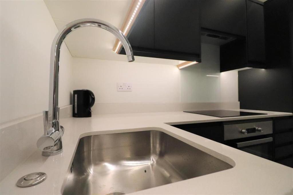 Apartment 30 Mins From London *